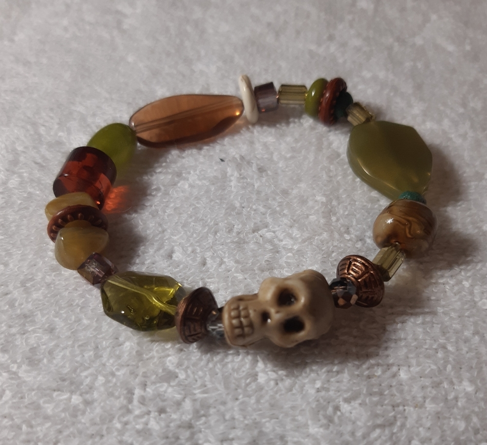 Stretchy skull bracelet